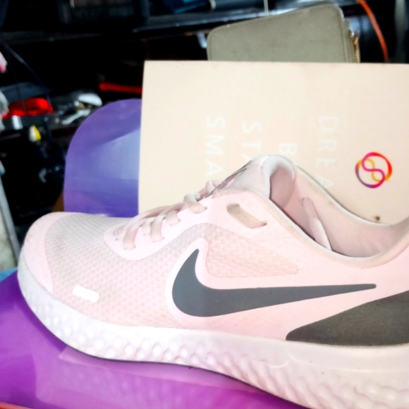 Women's nike size 8 - Picture 1 of 3